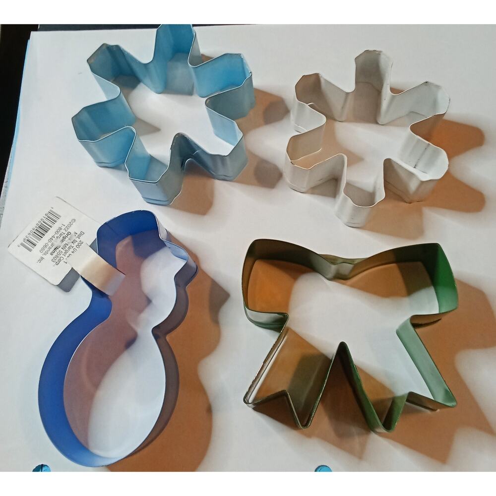 Lot of Wilton & Wondershop Tin Cookie Cutters New/NWT Snowman Bow & 2 Snowflakes